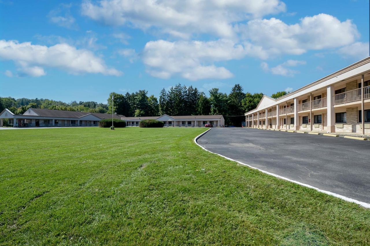 Americas Best Value Inn At Central Valley-Woodbury Exterior foto