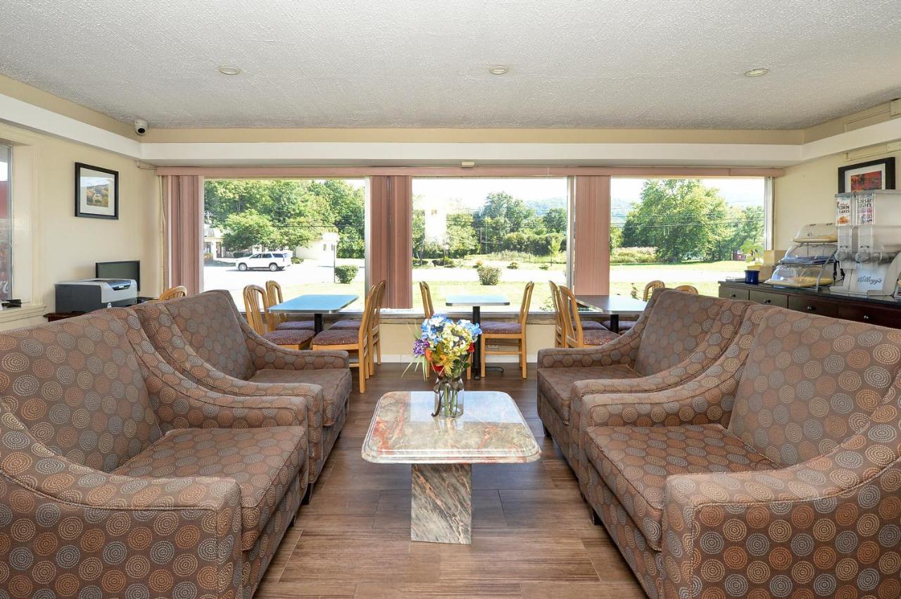 Americas Best Value Inn At Central Valley-Woodbury Exterior foto