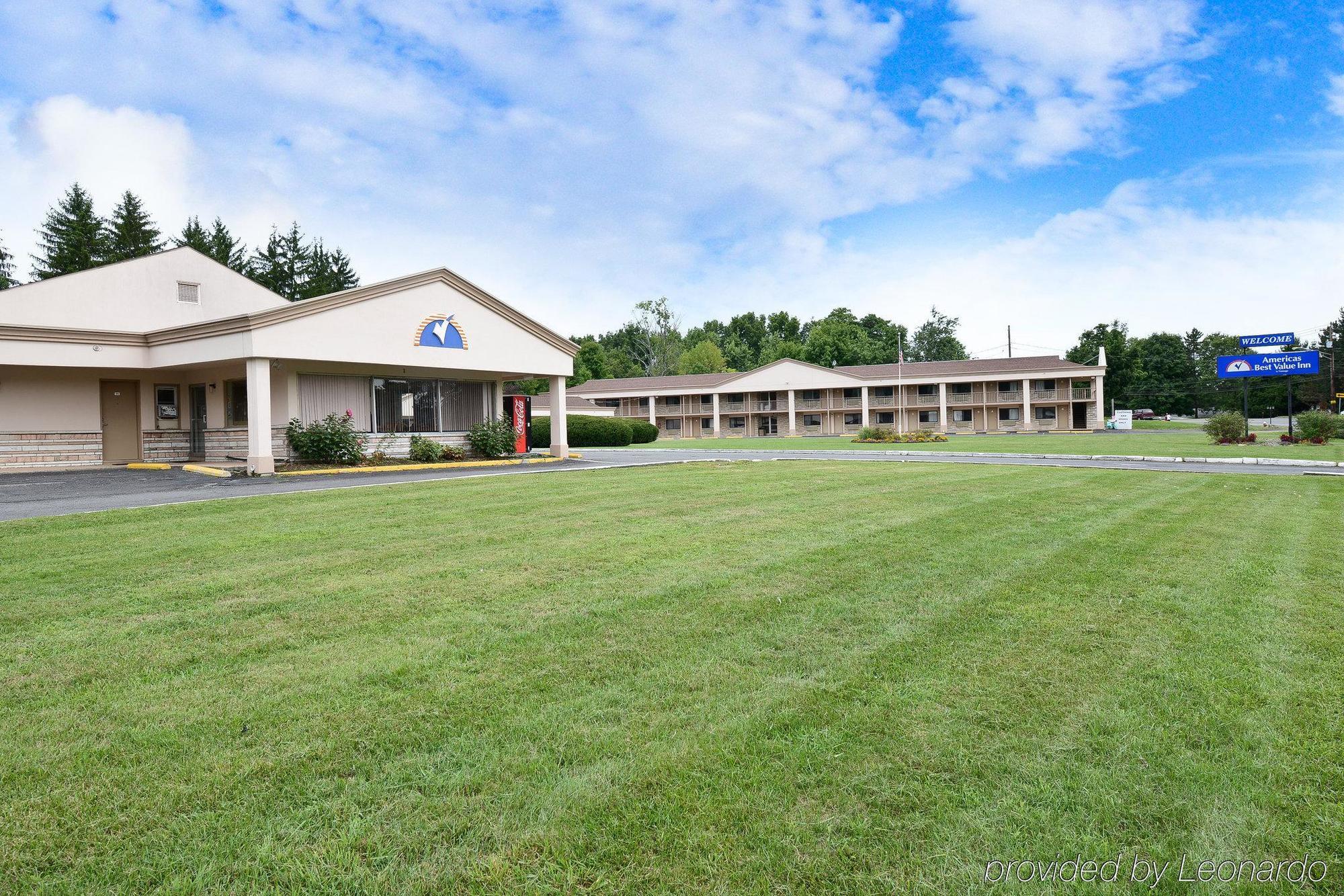 Americas Best Value Inn At Central Valley-Woodbury Exterior foto